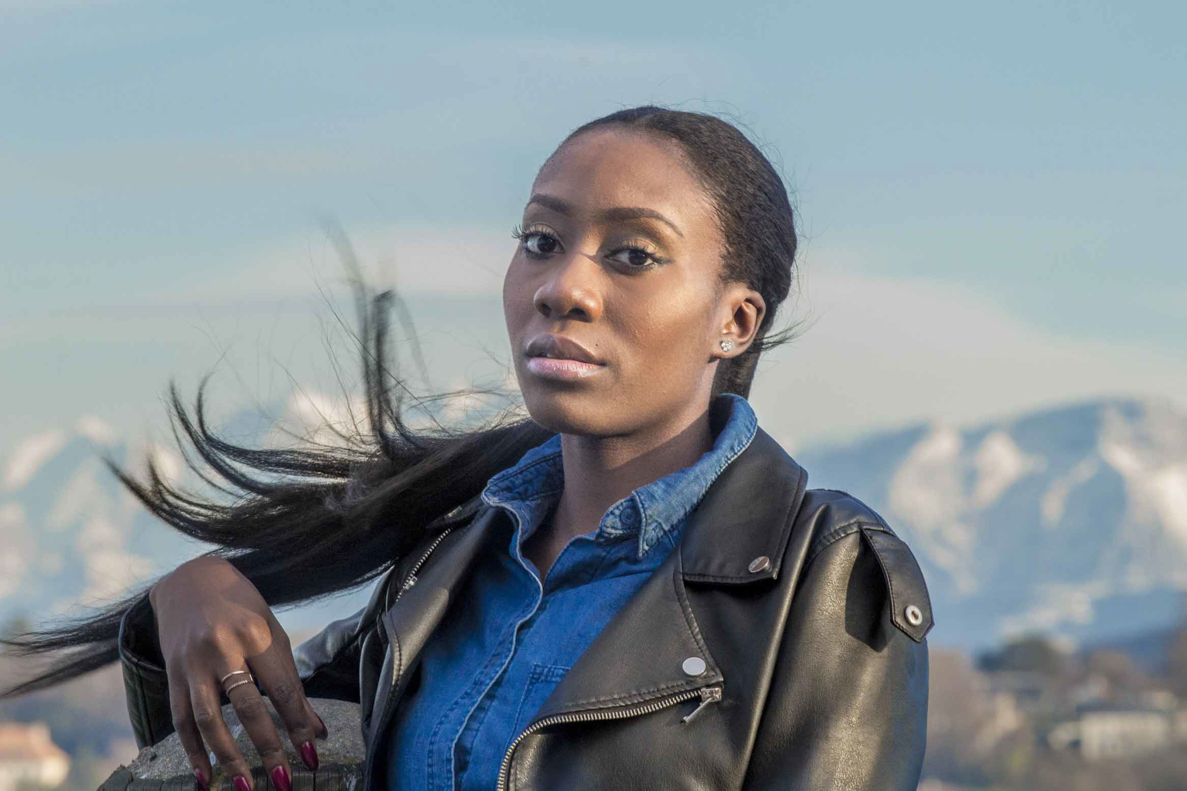 Geneva lake photo session with mont blanc in the background